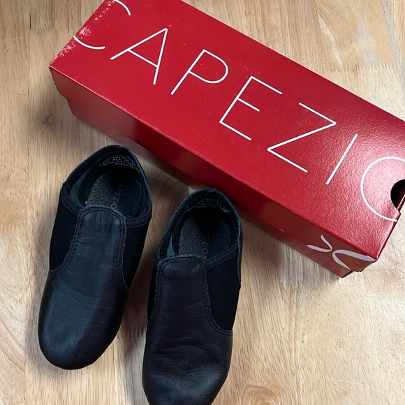 Capezio slip on Jazz shoes size 11 m new - Picture 1 of 2